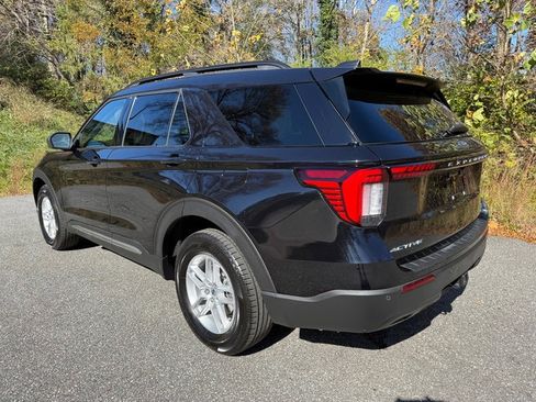 Used 2025 Ford Explorer Active image 8