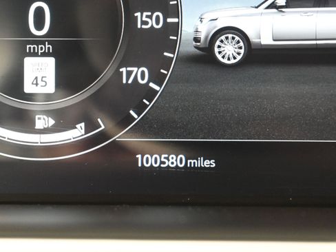 Used 2020 Land Rover Range Rover HSE image 18