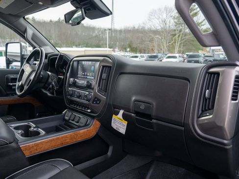 Used 2019 Chevrolet Silverado 2500 High Country w/ Duramax Plus Package image 12