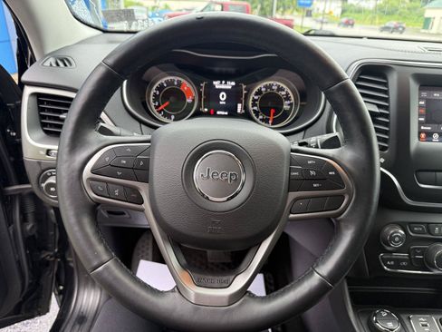 Used 2019 Jeep Cherokee Latitude Plus w/ Cold Weather Group AWD/4WD image 11