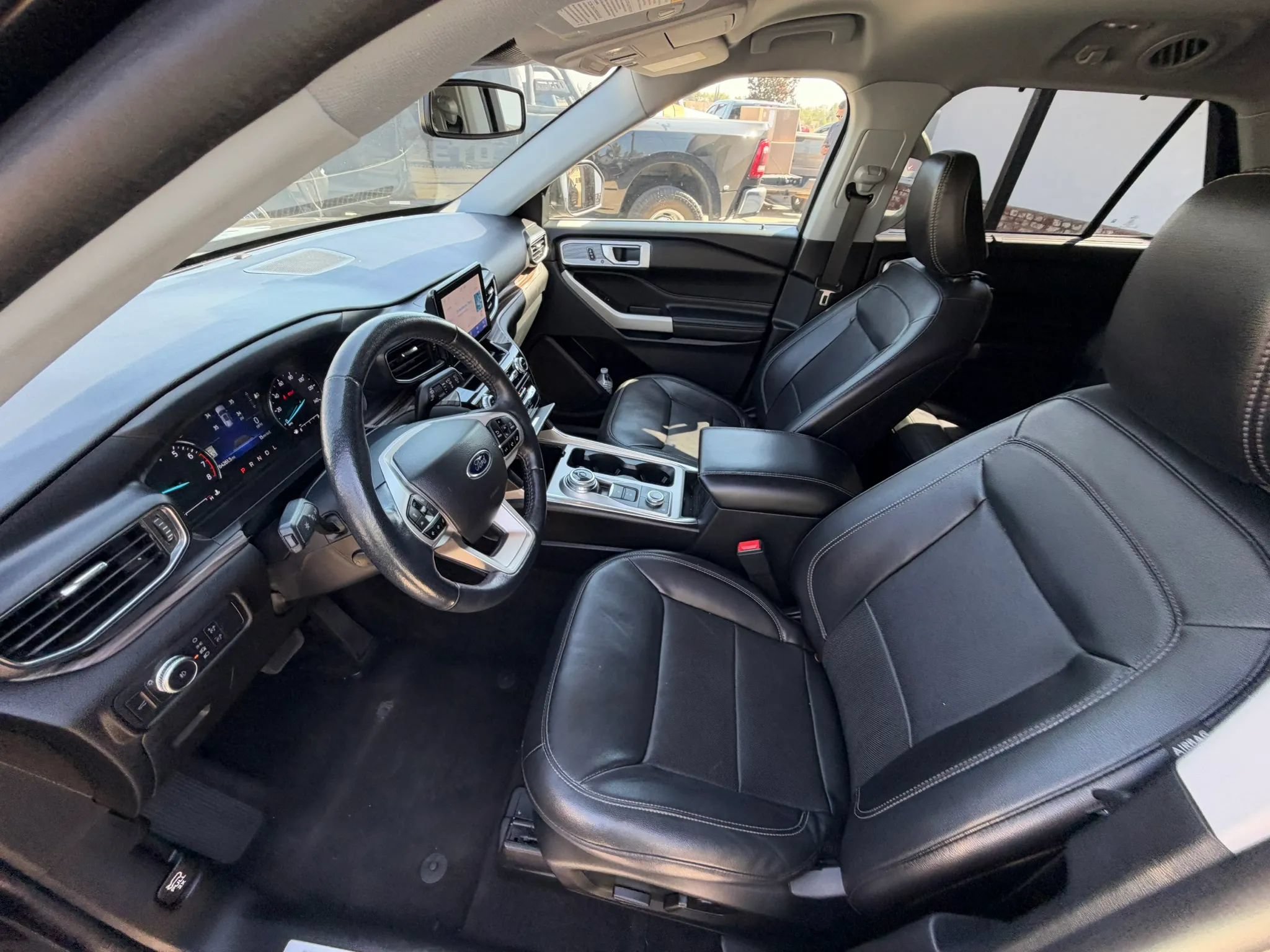Used 2022 Ford Explorer Limited w/ Equipment Group 301A AWD/4WD image 36