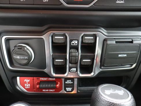 Used 2022 Jeep Wrangler Unlimited Rubicon w/ Cold Weather Group image 18