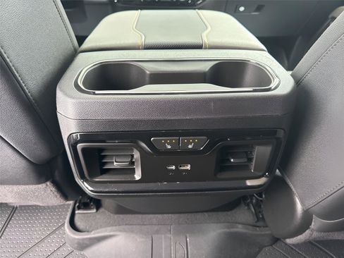 Used 2024 Chevrolet Silverado 2500 ZR2 w/ Technology Package image 16