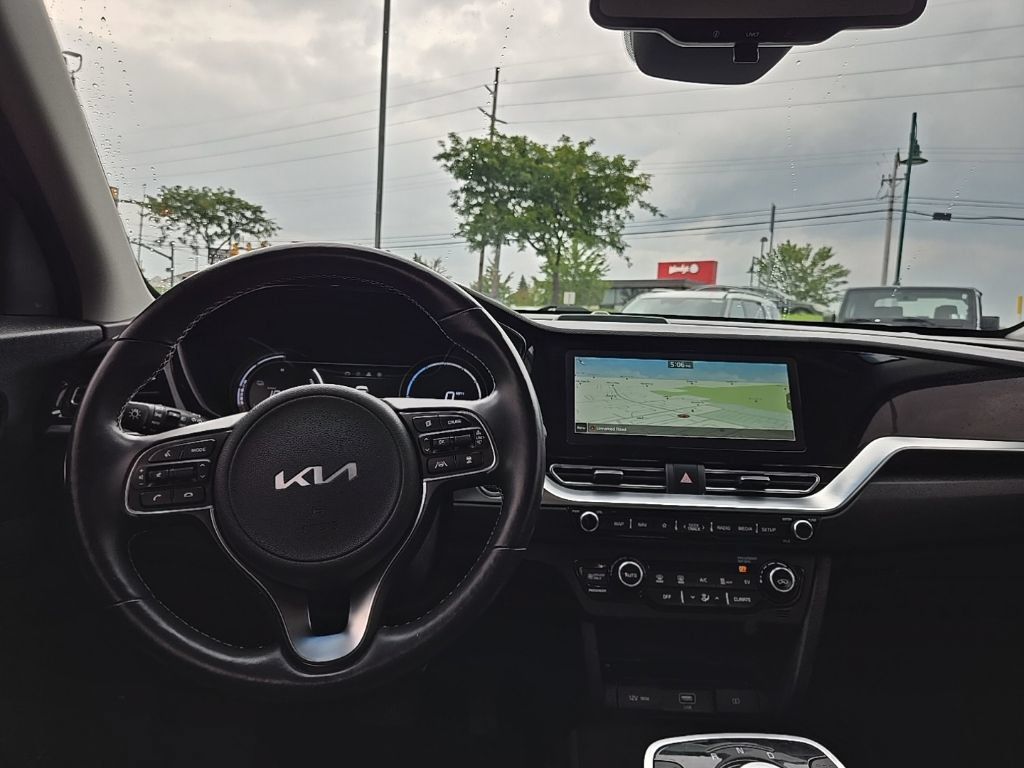 Used 2022 Kia Niro EX w/ Cold Weather Package FWD image 34