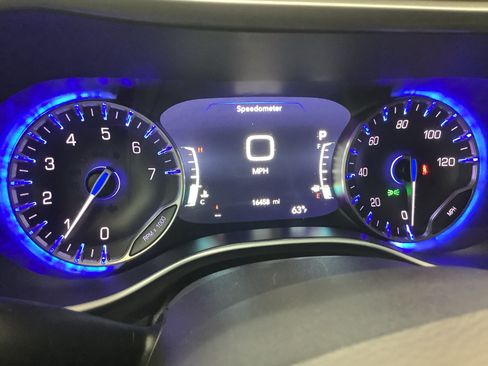 Used 2025 Chrysler Pacifica Select FWD image 16