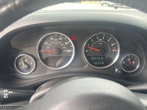 Used 2018 Jeep Wrangler Sahara w/ Connectivity Group AWD/4WD image 23
