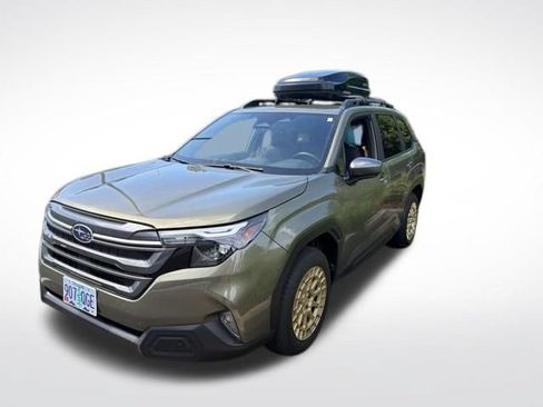 Used 2025 Subaru Forester Premium AWD/4WD image 6