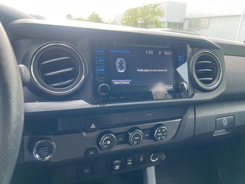 Used 2019 Toyota Tacoma TRD Sport image 27