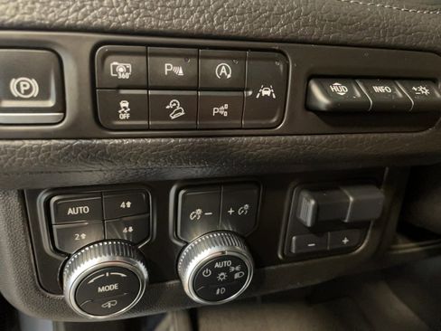 Used 2024 GMC Yukon XL Denali w/ Advanced Technology Package image 16