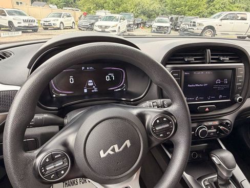 Used 2023 Kia Soul LX w/ Option Group 015 FWD image 25