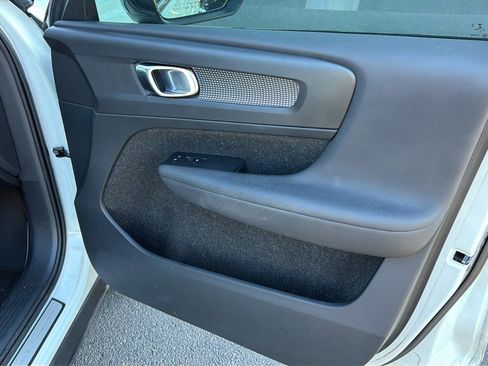 Used 2020 Volvo XC40 T5 R-Design image 36