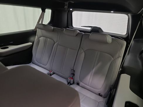 Used 2025 Jeep Wagoneer L 4WD image 11