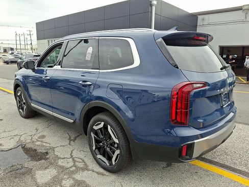 New 2025 Kia Telluride S image 6