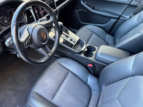 Used 2022 Porsche Macan AWD/4WD image 4