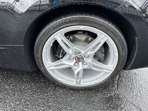Used 2021 Chevrolet Corvette Stingray Coupe w/ 1LT image 19