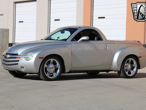 Used 2005 Chevrolet SSR w/ Preferred Equipment Group image 6
