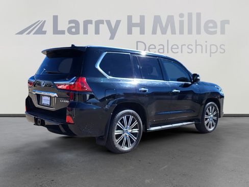 Used 2019 Lexus LX 570 4WD w/ Luxury Package image 5