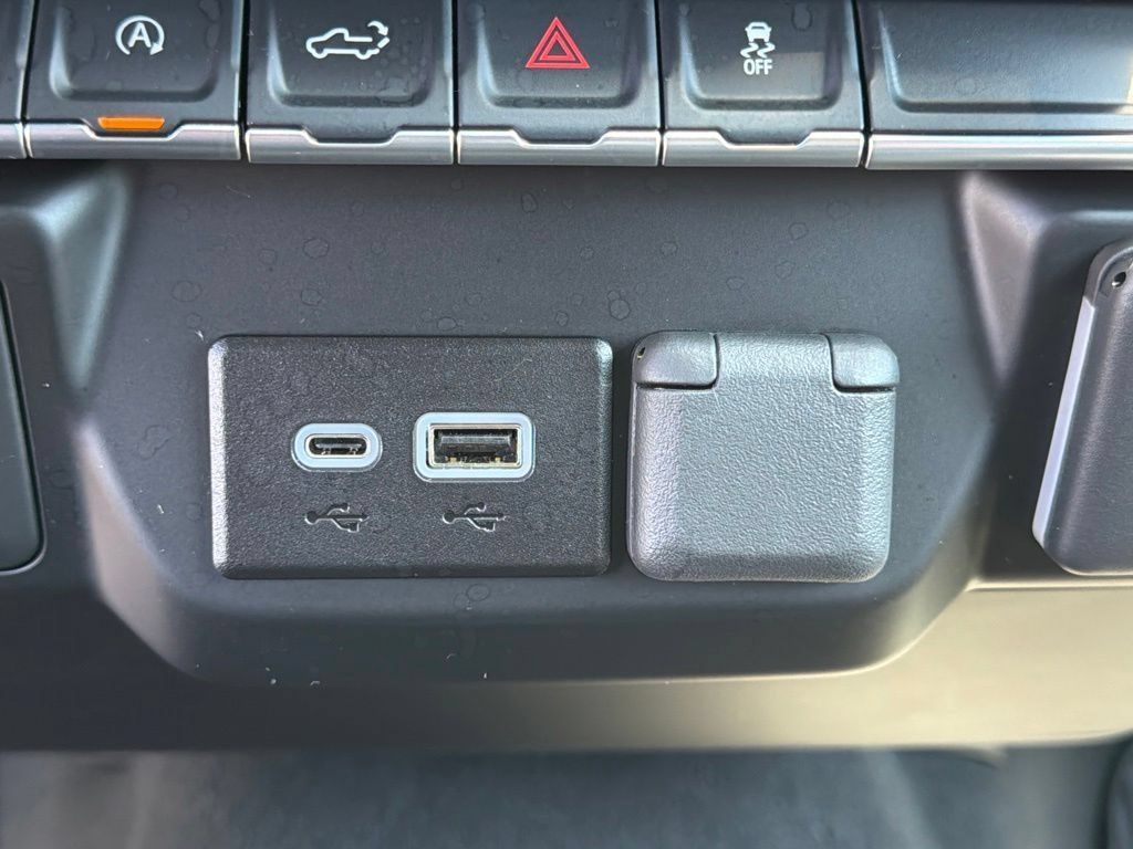 Used 2026 Chevrolet Silverado 1500 Custom AWD/4WD image 32