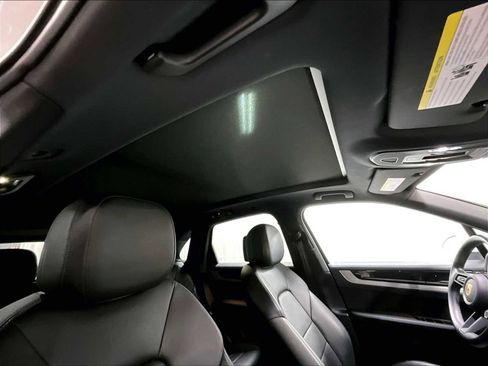 Used 2024 Porsche Cayenne image 27