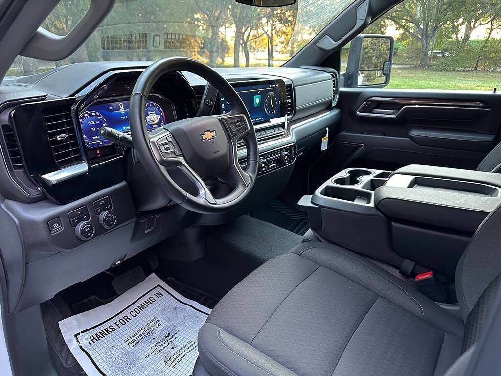 Used 2025 Chevrolet Silverado 2500 LT w/ Convenience Package AWD/4WD image 11