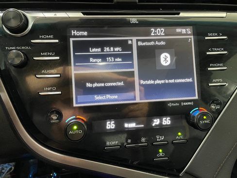 Used 2018 Toyota Camry XLE image 32