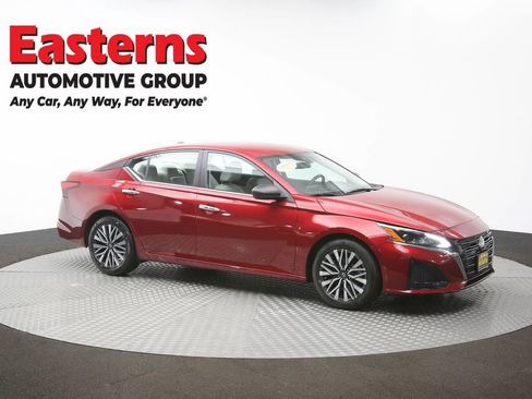Used 2025 Nissan Altima 2.5 SV FWD image 47