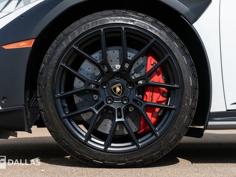 Used 2023 Lamborghini Huracan Sterrato image 9