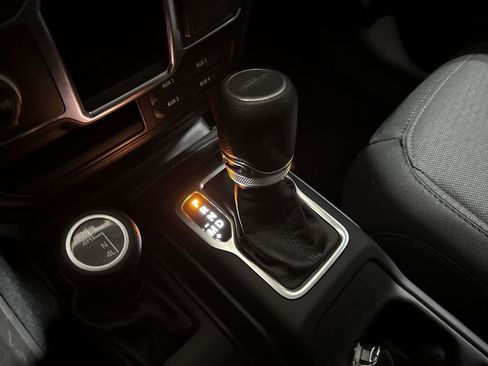 Used 2023 Jeep Gladiator Sport image 17