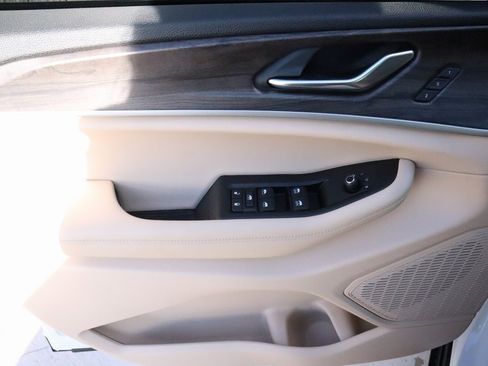 New 2025 Jeep Grand Cherokee L Limited image 19