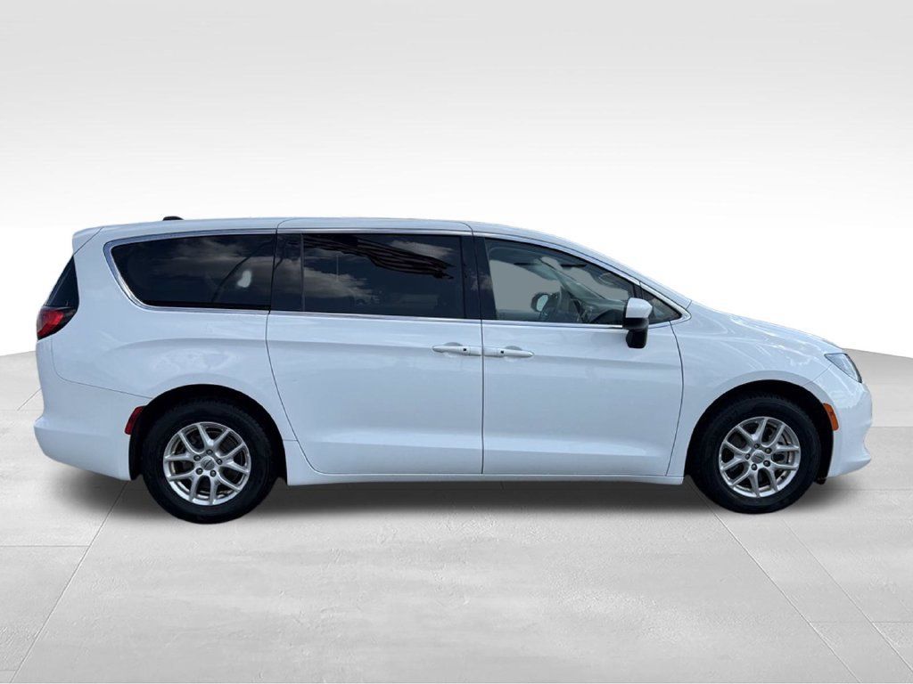 Used 2023 Chrysler Voyager LX FWD image 28