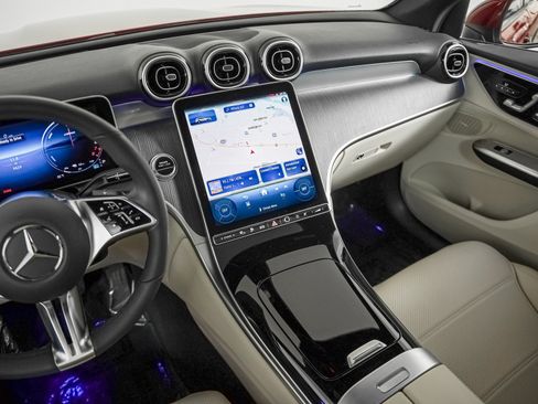 Certified 2025 Mercedes-Benz GLC 350e 4MATIC image 18