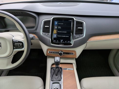 Used 2021 Volvo XC90 T6 Momentum w/ Climate Package image 31