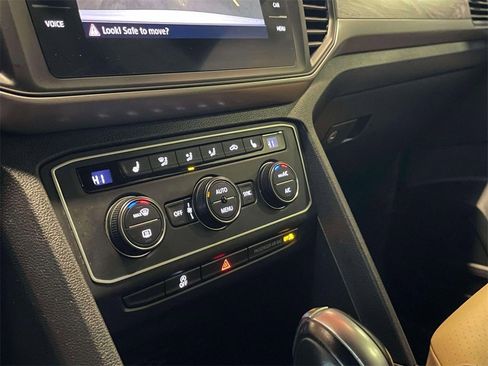 Used 2020 Volkswagen Atlas Cross Sport SE image 28