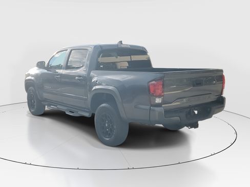 Used 2022 Toyota Tacoma SR5 w/ Technology Package image 5