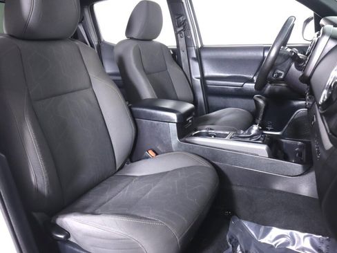 Used 2016 Toyota Tacoma SR AWD/4WD image 45