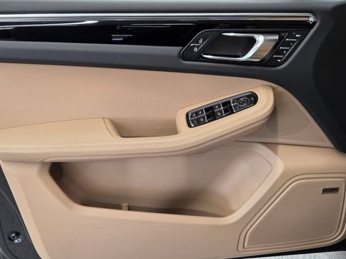 Certified 2026 Porsche Macan AWD/4WD image 14