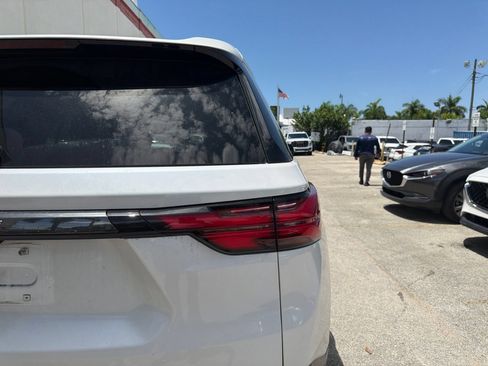 Used 2023 Chevrolet Traverse Premier w/ Redline Edition FWD image 16