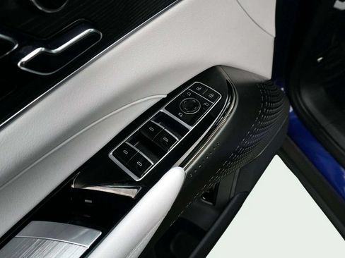 Used 2024 Cadillac Lyriq Luxury RWD image 16