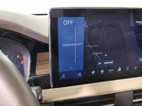 Used 2024 Lincoln Corsair Reserve w/ Equipment Group 201A image 8