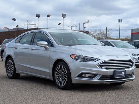 Used 2017 Ford Fusion SE w/ Fusion SE Technology Package image 6