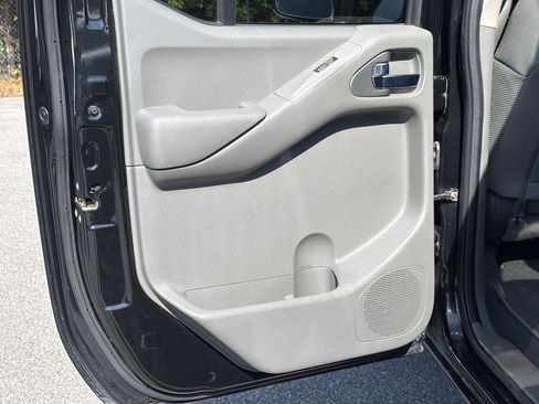 Used 2020 Nissan Frontier SV AWD/4WD image 27