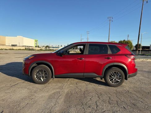 Used 2025 Nissan Rogue S image 2