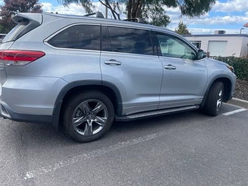 Used 2018 Toyota Highlander Limited Platinum AWD/4WD image 27