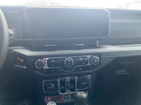Used 2025 Jeep Wrangler Unlimited Rubicon 4xe AWD/4WD image 8