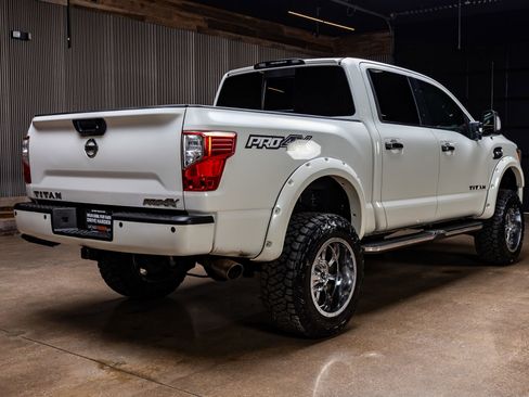 Used 2017 Nissan Titan PRO-4X image 9