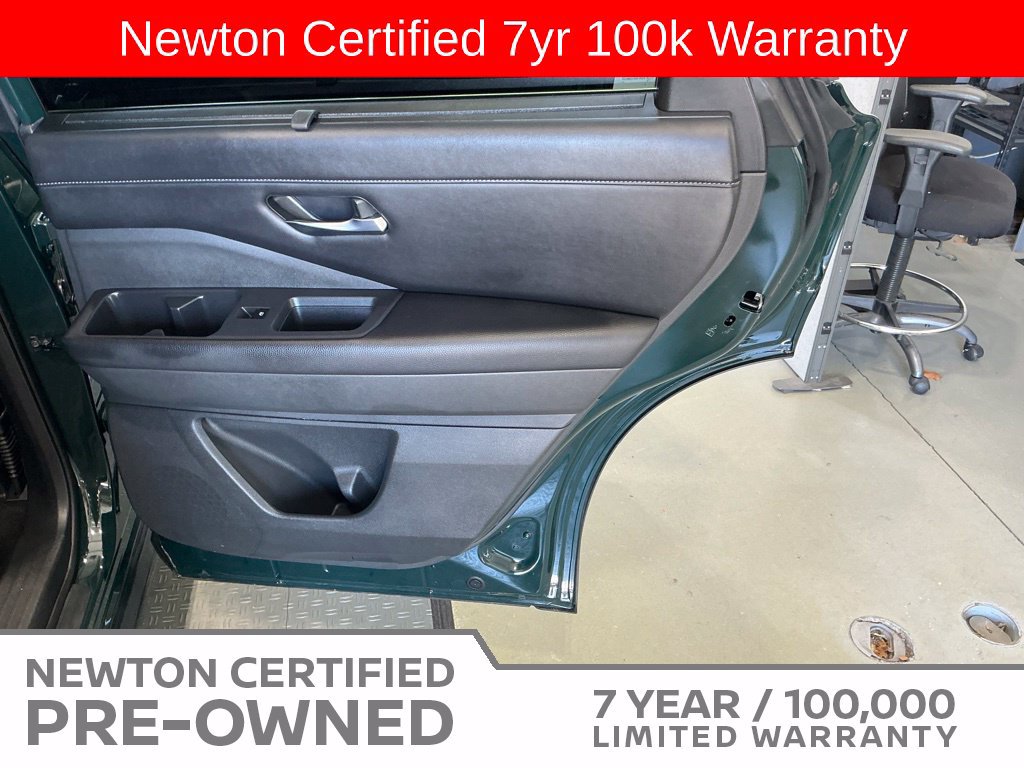 Used 2023 Nissan Pathfinder SL AWD/4WD image 43