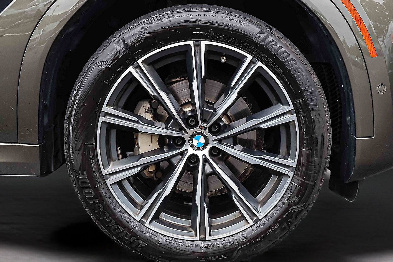 Used 2023 BMW X6 xDrive40i w/ M Sport Package AWD/4WD image 28