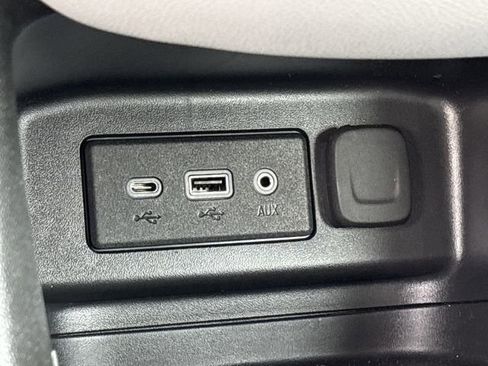 Used 2023 Chevrolet Equinox LS image 20