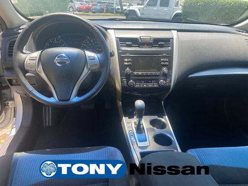 Used 2015 Nissan Altima 2.5 SV FWD image 30
