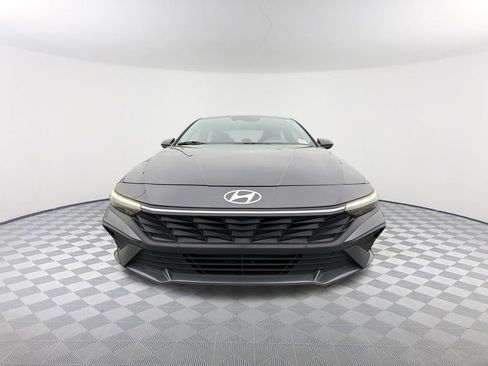 Used 2024 Hyundai Elantra SE image 2